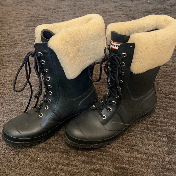 HUNTER size 8 US rubber rain boots, excellent condition, black,fur trim, lace up - Picture 3 of 4